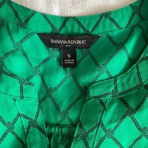 Dress shirt / green with black / banana republic/ S